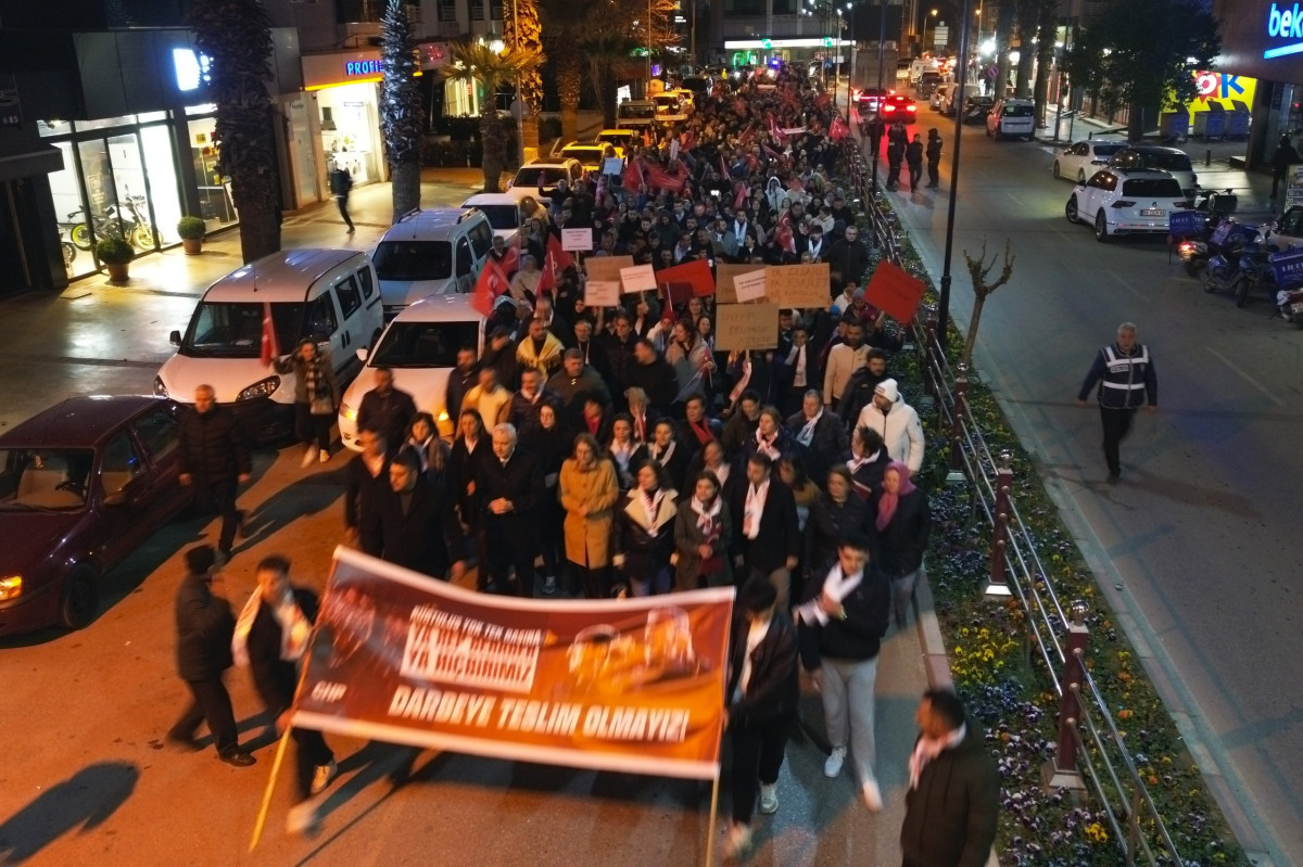 İmamoğlu'na Destek Yürüyüşü Düzenlendi