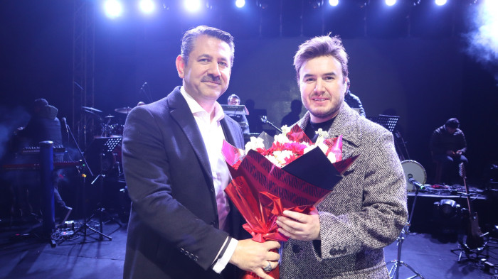 Mustafa Ceceli Kemalpaşa'da Konser Verdi